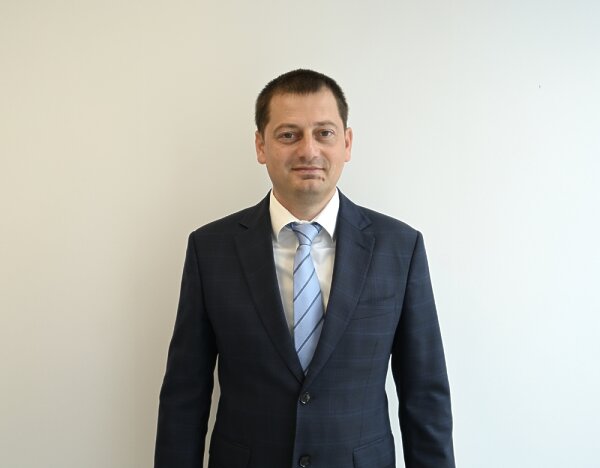 Vice President | lukasz.szurgot@grupainwest.pl<br>Civil engineer with many years of experience in construction projects. Specializes in the management of a contracting company, supervision of technological processes and coordination of investments from the preparation stage to final acceptance. Valued for efficiency, responsibility and practical approach to the implementation of challenging projects.